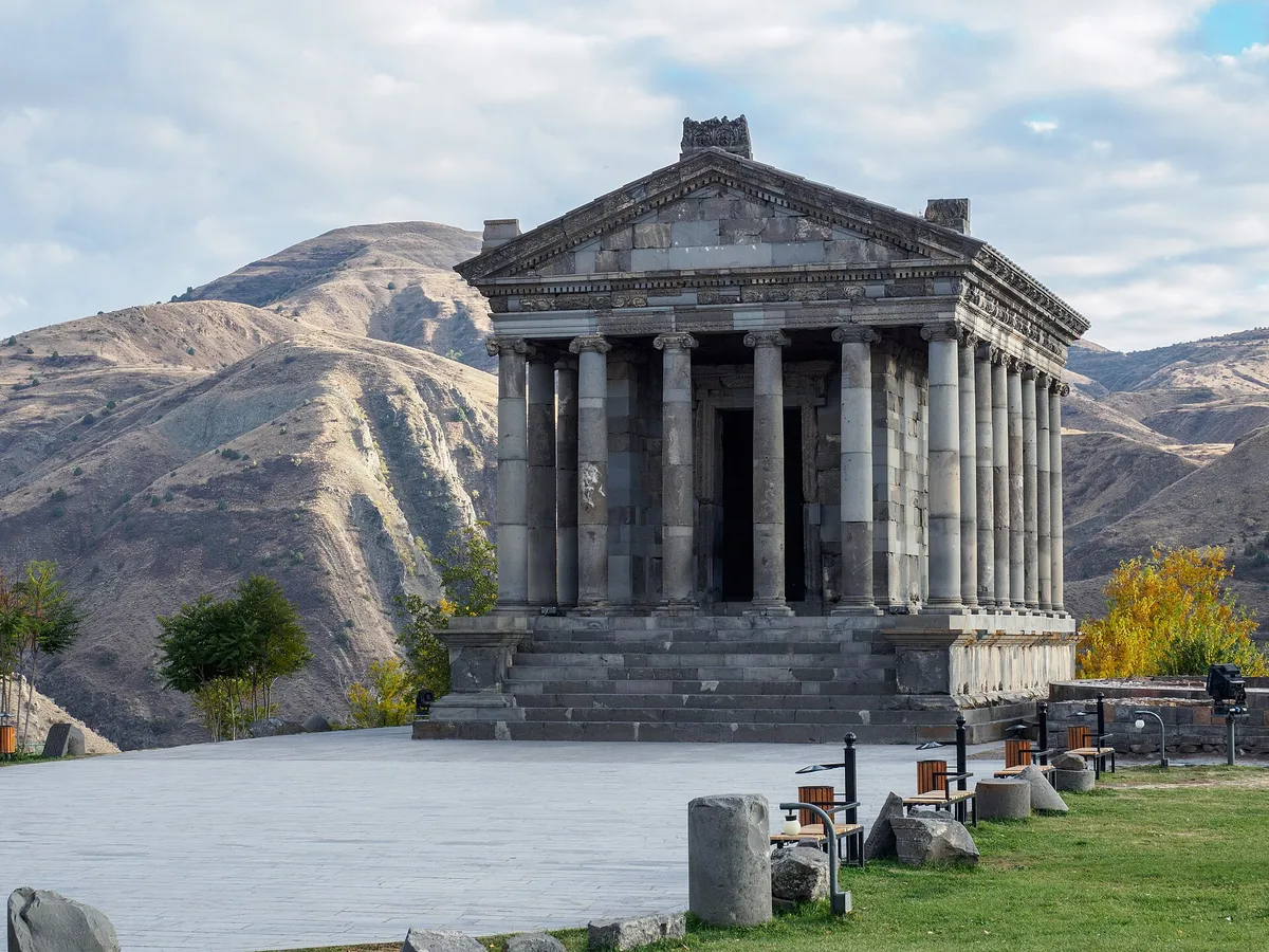 Il Tempio di Garni: splendore ellenistico e memoria vivente dell'Armenia antica